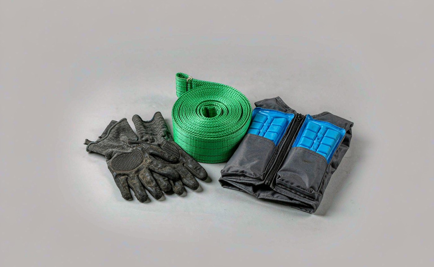 Cut-resistant gloves, a polyester lifting sling and a pocket cooling vest with ice packs supplied by KUANSHI SAFETY